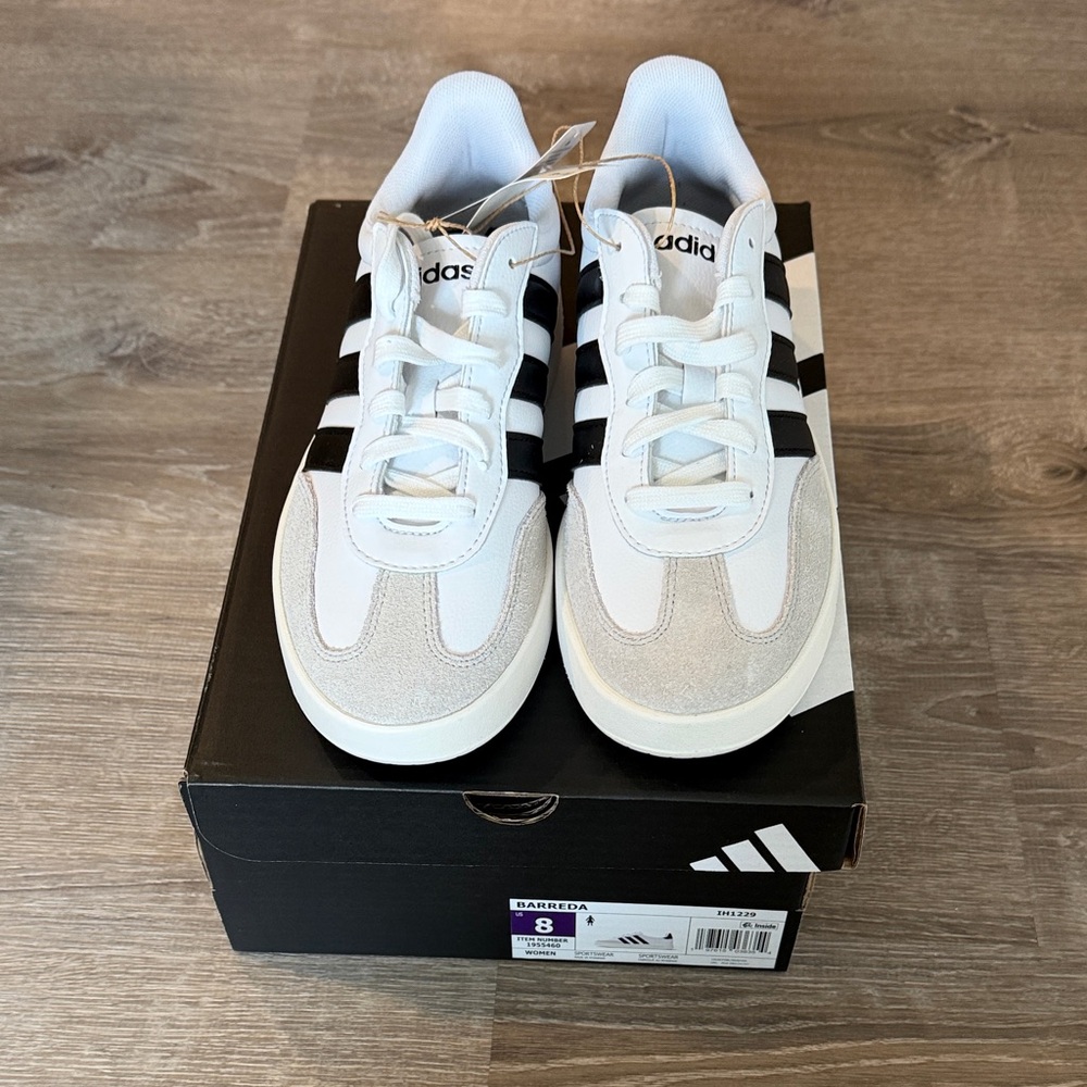 Adidas Barreda White & Black Casual Sneakers Women’s size 8